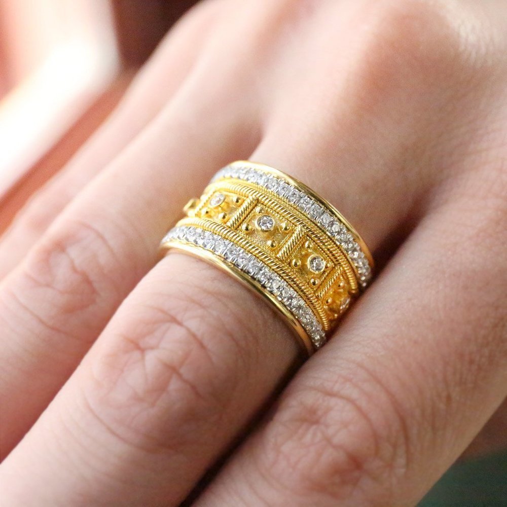 *NEW 18K Yellow Gold Vintage Diamond Wide Ring - Picture 4 of 5